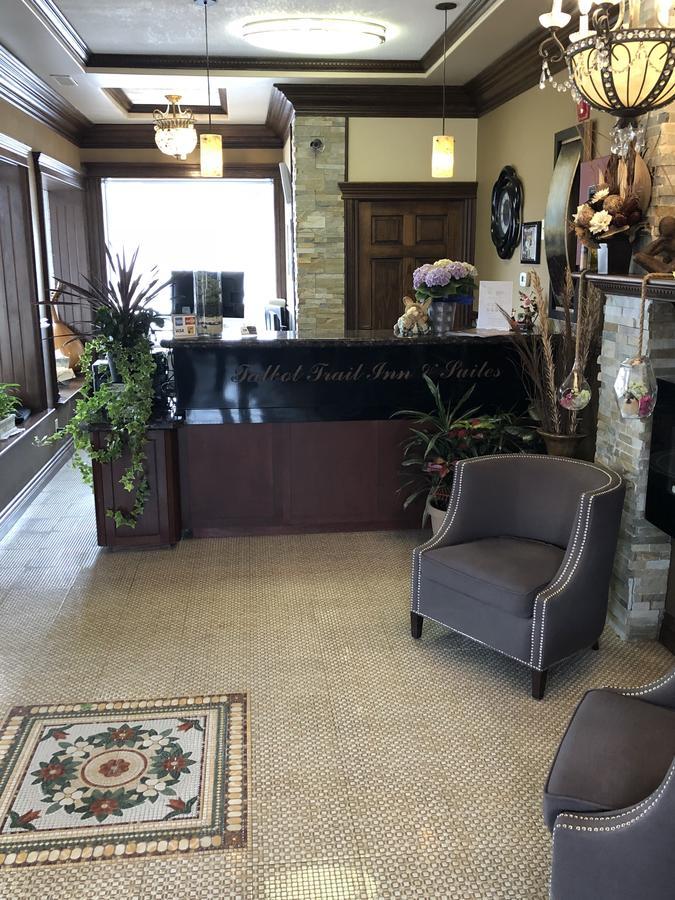 Talbot Trail Inn & Suites Leamington Esterno foto