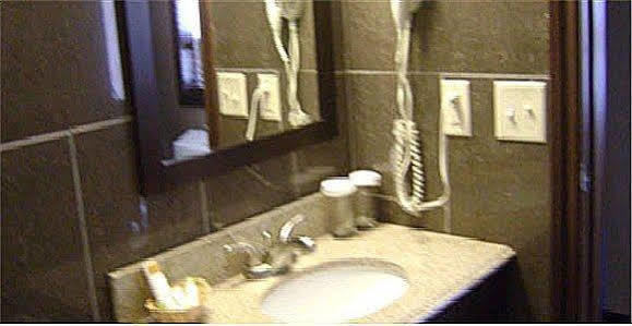 Talbot Trail Inn & Suites Leamington Esterno foto