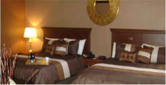 Talbot Trail Inn & Suites Leamington Esterno foto
