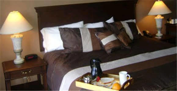 Talbot Trail Inn & Suites Leamington Esterno foto