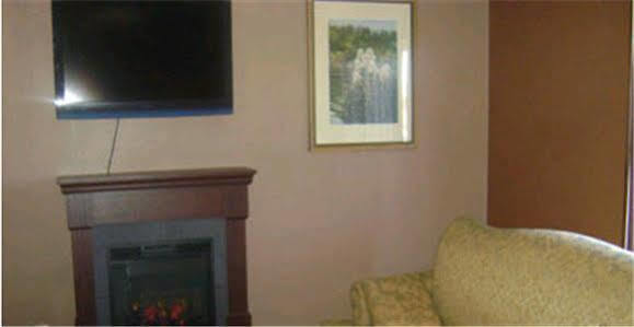 Talbot Trail Inn & Suites Leamington Esterno foto